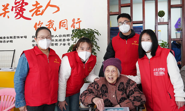 Learning from Lei Feng in March TOPSFLO Yongji Nursing Home Charity Activities